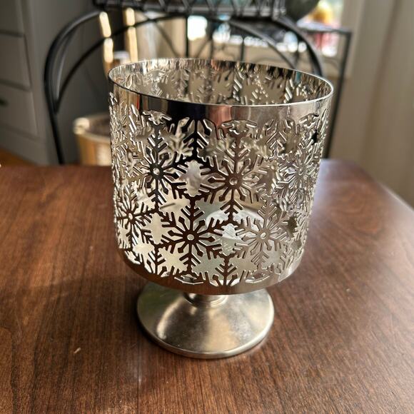 Bath & Body Work 3-Wick Candle Holder - Silver Pedestal - Snowflakes - Picture 3 of 5